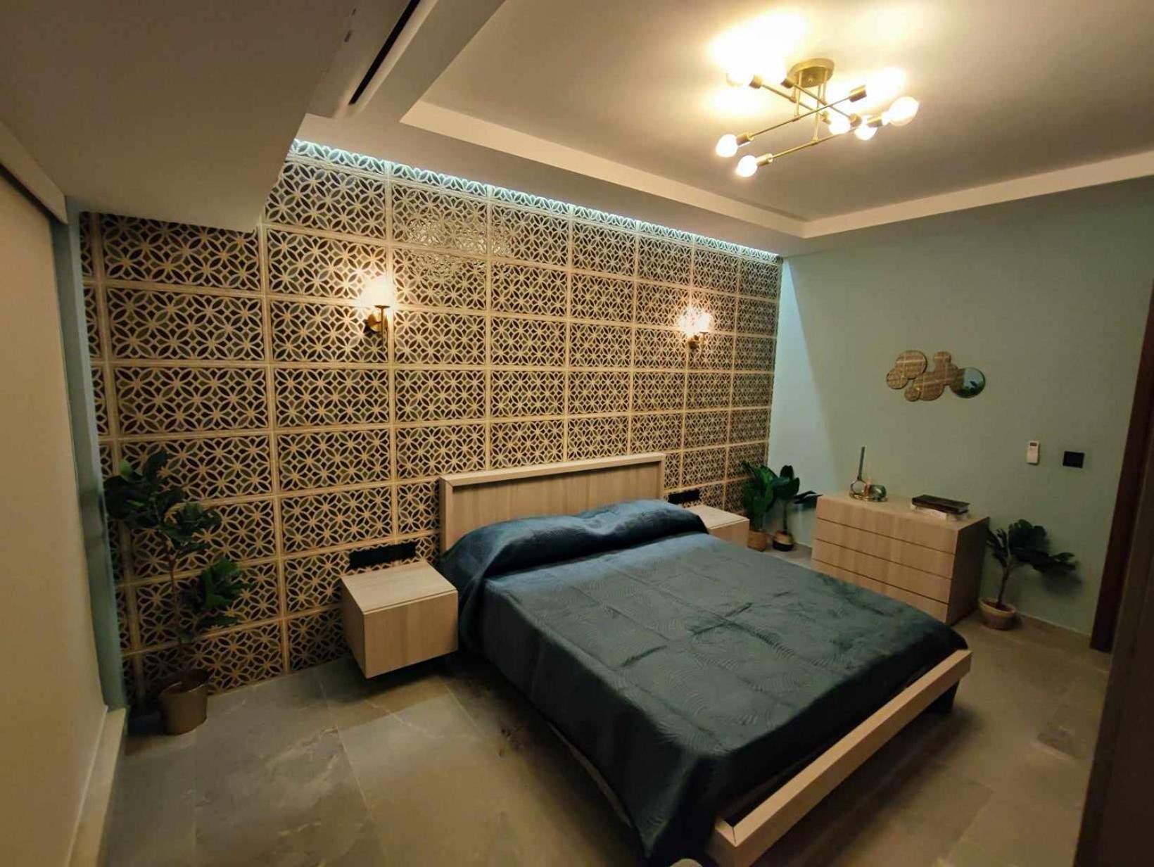 B8 Seaside Luxury With Private Bathroom - Dining Area Shared *